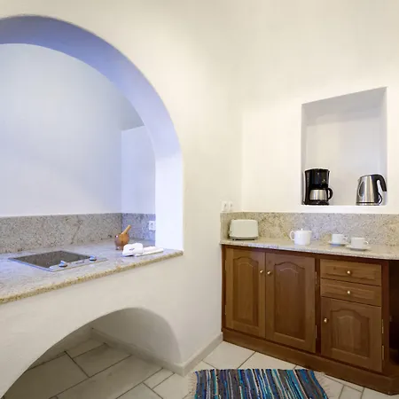 Chelidonia Traditional Hotel 3*