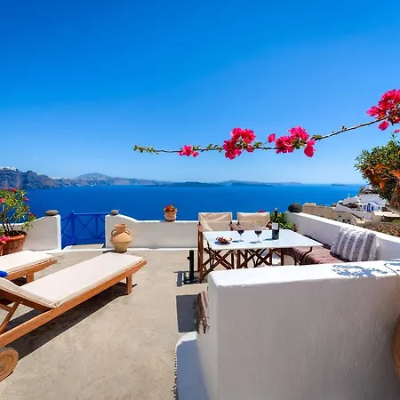 Chelidonia Traditional Oia (Santorini)