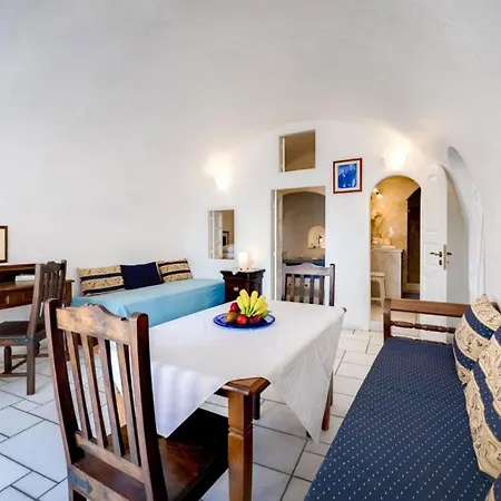 Chelidonia Traditional Otel