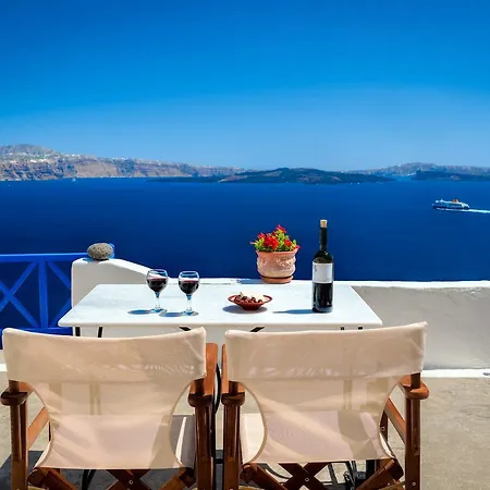 Chelidonia Traditional Otel Oia
