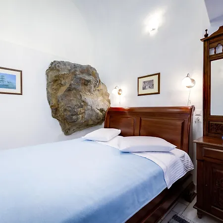 Chelidonia Traditional 3* Oia
