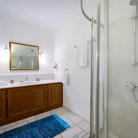 Chelidonia Traditional Hotel Ia