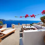 Chelidonia Traditional Oia