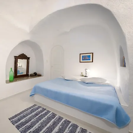 Chelidonia Traditional Hotel