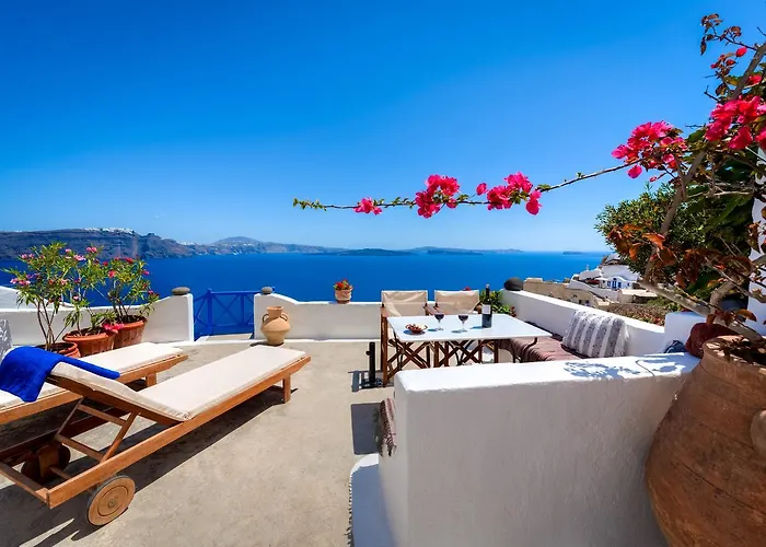 Chelidonia Traditional Oia (Santorini)